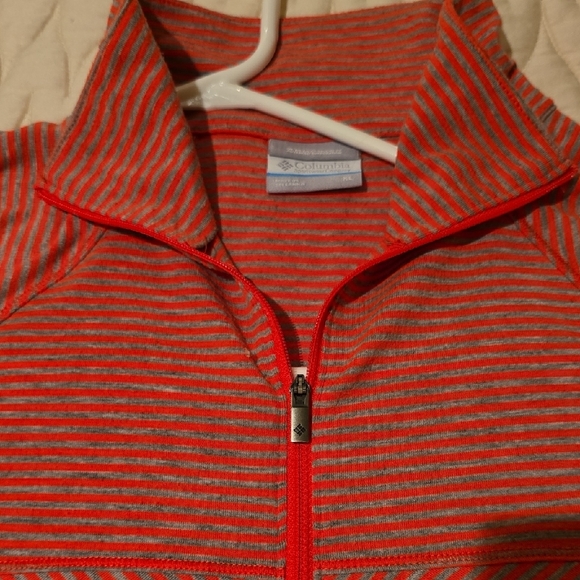 Columbia Red Fitted Ribbed Hoodie with Mandarin Collar - Picture 5 of 8